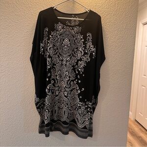 Woman’s 1X Black & White Boho Print Sheer Tunic Top Flowy Oversized Blouse Layer